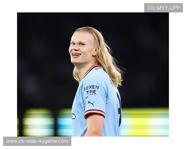 哈兰德射门动作干净利落